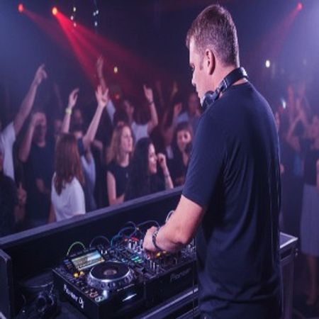 Die Rollende Tanzdisco mit DJ Sven (DJ-Dorfkind)