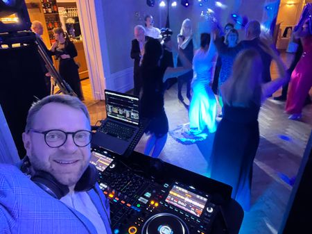 DJ LEWX