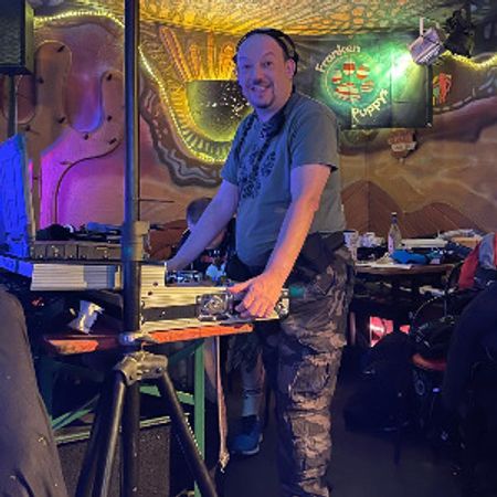 DJ002