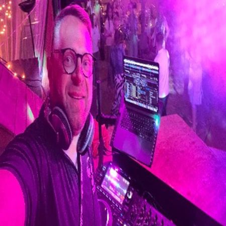 DJ LEWX