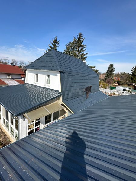 Grande Spitzdach 24H Dachsanierung 